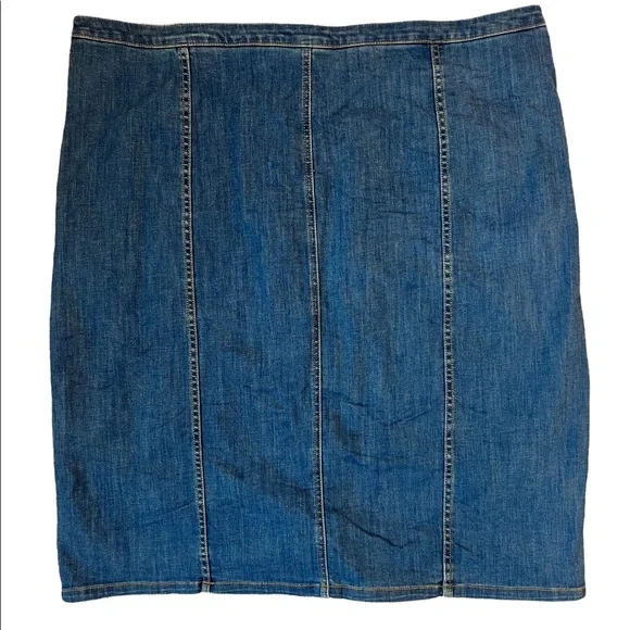 DOWNEAST | Plus Size Jean Skirt with Buttons 2X - Picture 3 of 5